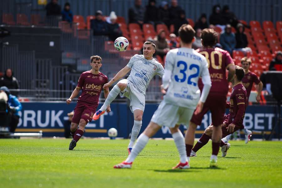 Poniedziałek z Ekstraklasą: Nieciecza z pierwszą wygraną wiosny po cudownym golu z rożnego