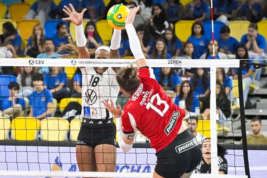 Benfica teve de ir ao golden set mas seguiu em frente Benfica teve de ir ao golden set mas seguiu em frente