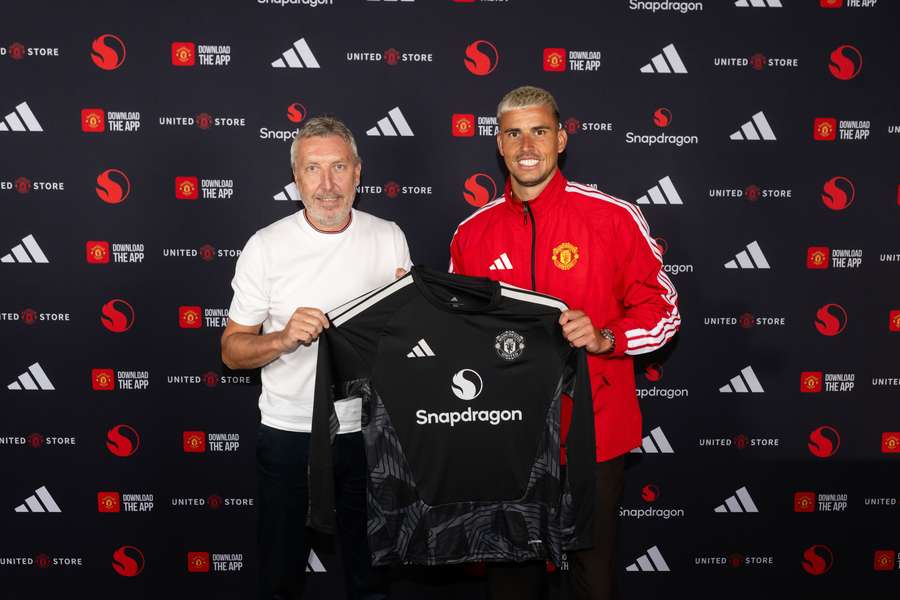 Karl Darlow apresentado em Old Trafford Karl Darlow apresentado em Old Trafford