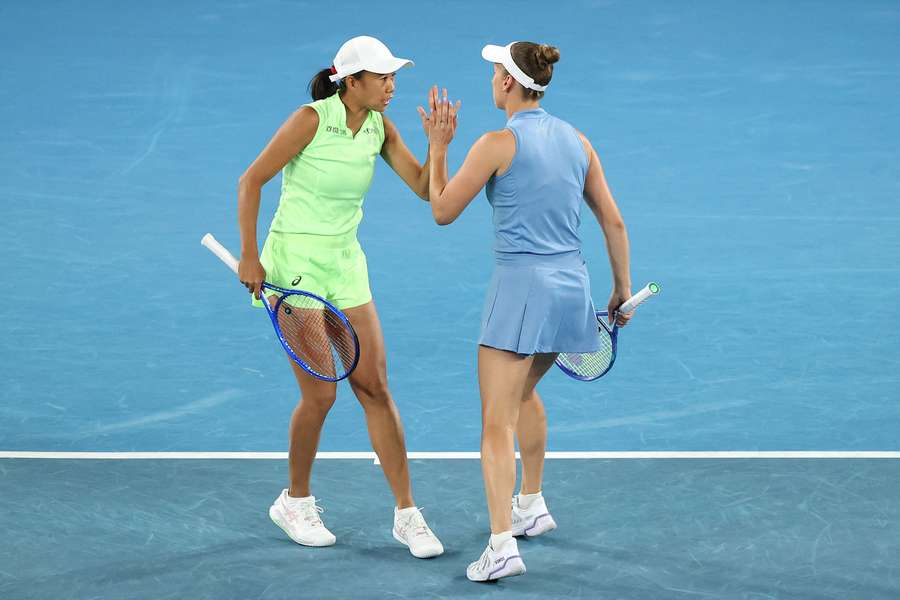 Elise Mertens şi Shuai Zhang Elise Mertens şi Shuai Zhang