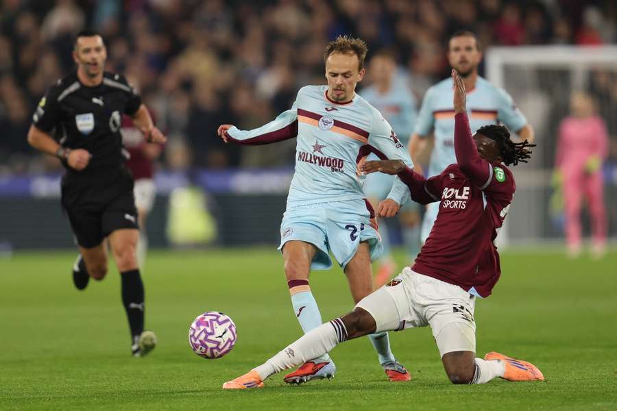 Damsgaard em ação pelo Brentford