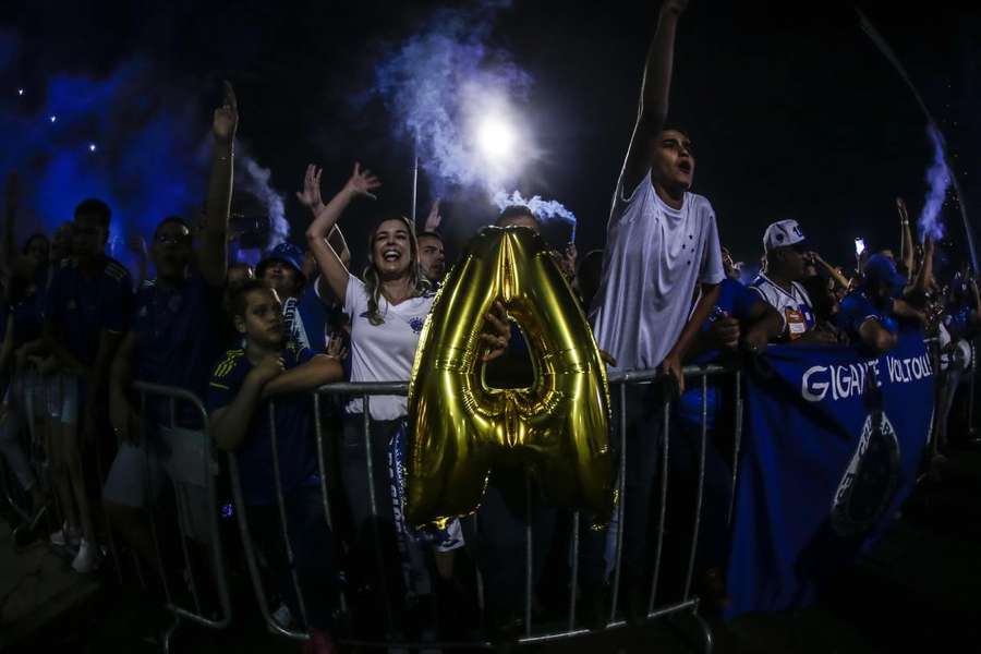 Torcedores do Cruzeiro vão festejar com o elenco retorno à Série A do Campeonato Brasileiro