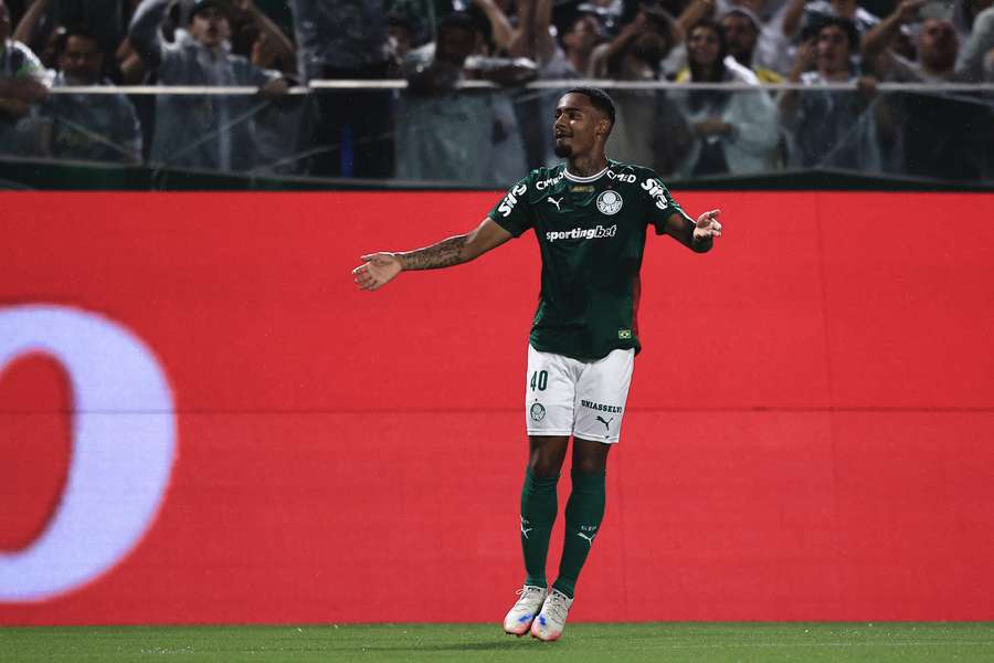 Allan tabelou com Flaco López e fez o gol da vitória do Palmeiras