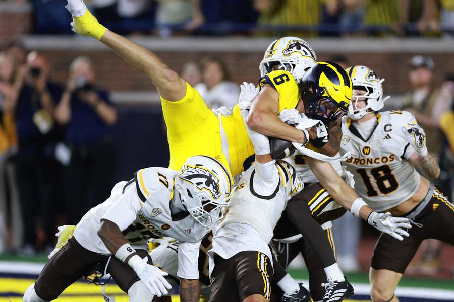 Michigan WR JJ Buchanon catches game-winning TD against Western Michigan Michigan WR JJ Buchanon catches game-winning TD against Western Michigan
