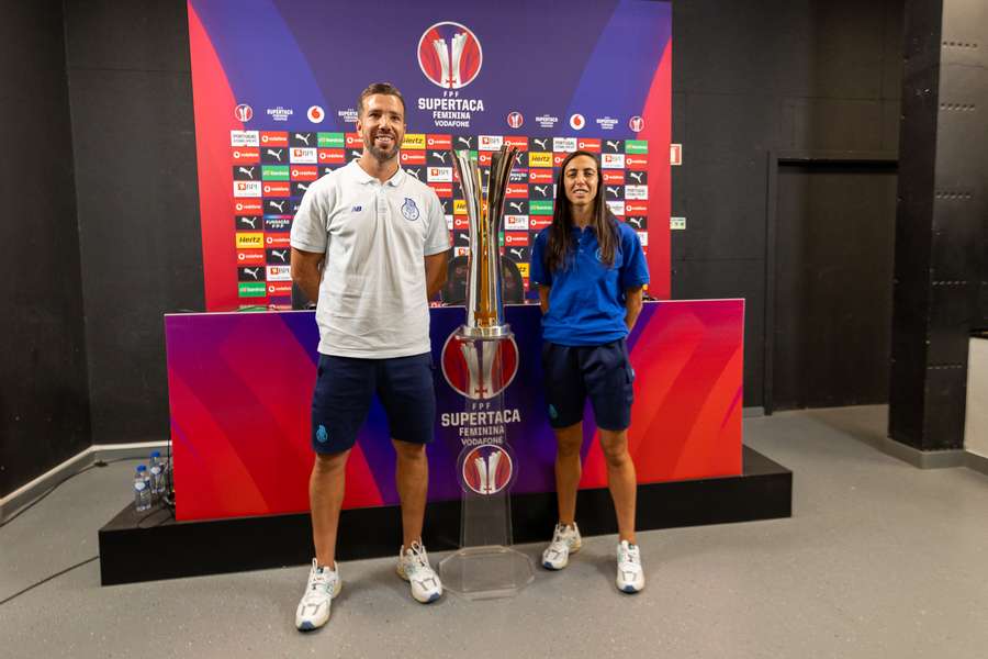 Daniel Chaves, treinador do FC Porto, e Fátima Pinto lançam Supertaça frente ao Benfica Daniel Chaves, treinador do FC Porto, e Fátima Pinto lançam Supertaça frente ao Benfica