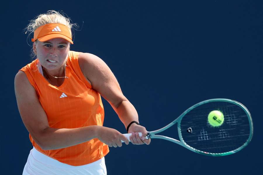 Clara Tauson in action against Katie Boulter in Miami