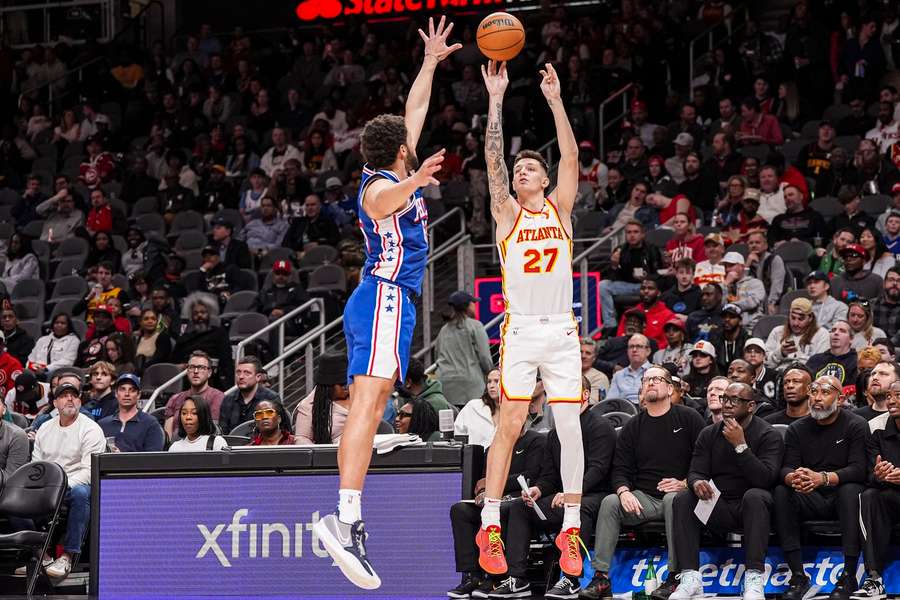 Vít Krejčí přispěl ke čtvrté výhře Hawks v řadě. Vít Krejčí přispěl ke čtvrté výhře Hawks v řadě.