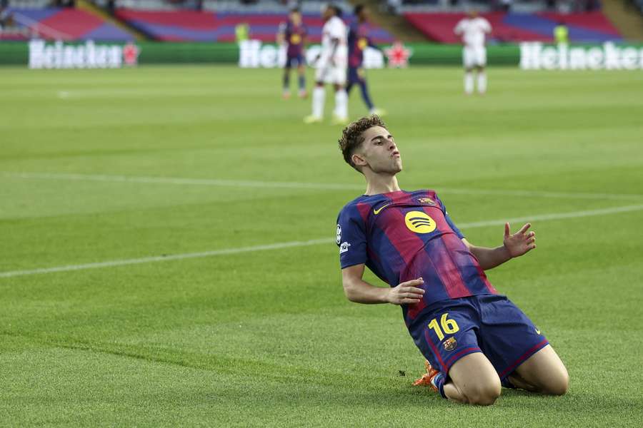 Fermín López marcou um hat-trick na Champions League