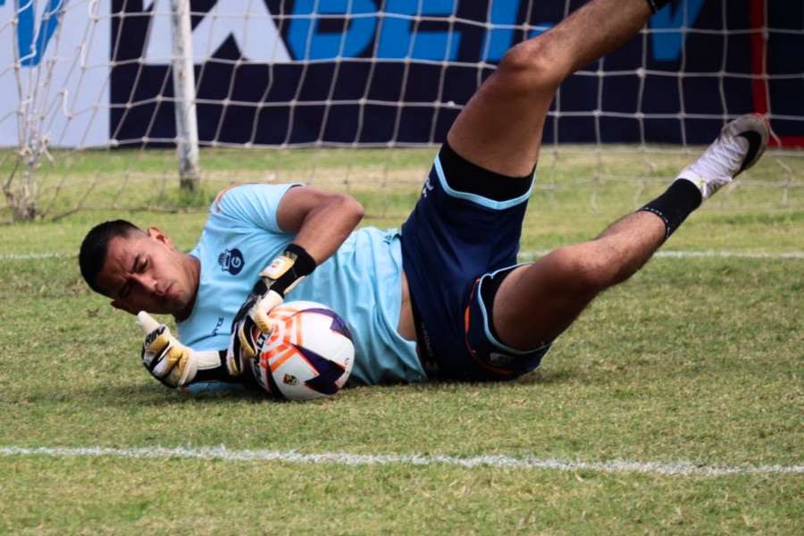 Ferrel, goleiro do Guabirá, foi ameaçado antes de jogo da liga boliviana Ferrel, goleiro do Guabirá, foi ameaçado antes de jogo da liga boliviana