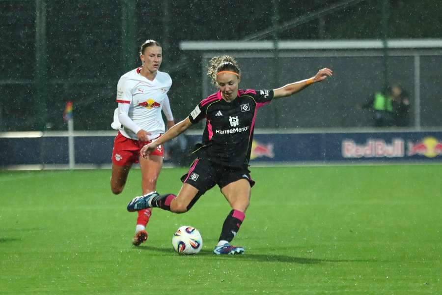 Die HSV Damen holen ihren ersten Sieg.