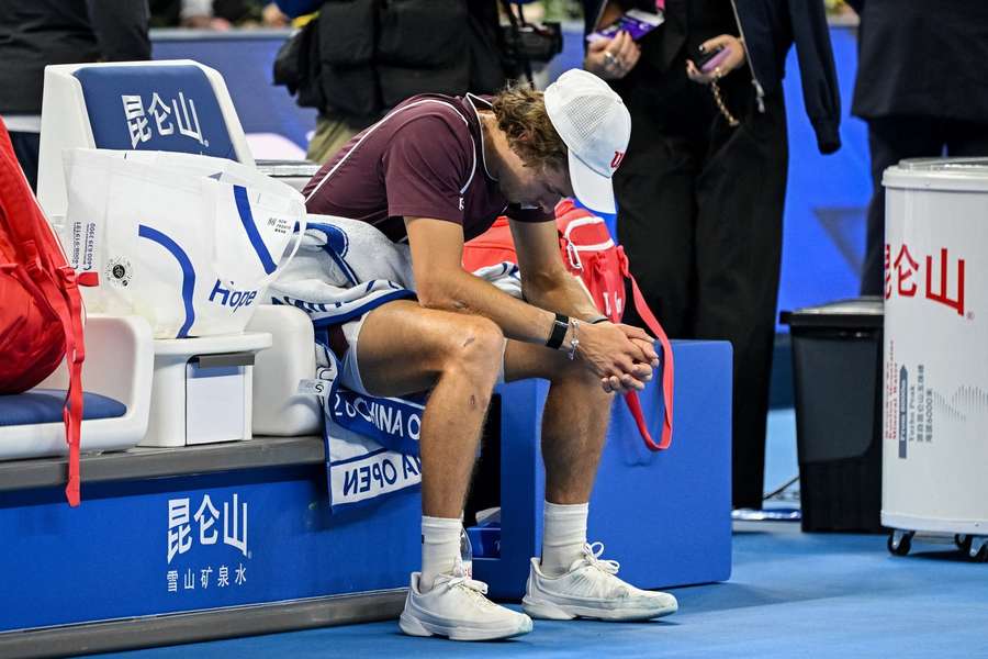 Alex de Minaur a abandonat finala ATP de la Beijing împotriva lui Novak Djokovic