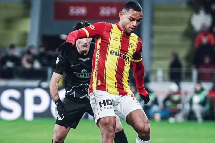 Juan pode desempenhar diferentes funções no setor ofensivo