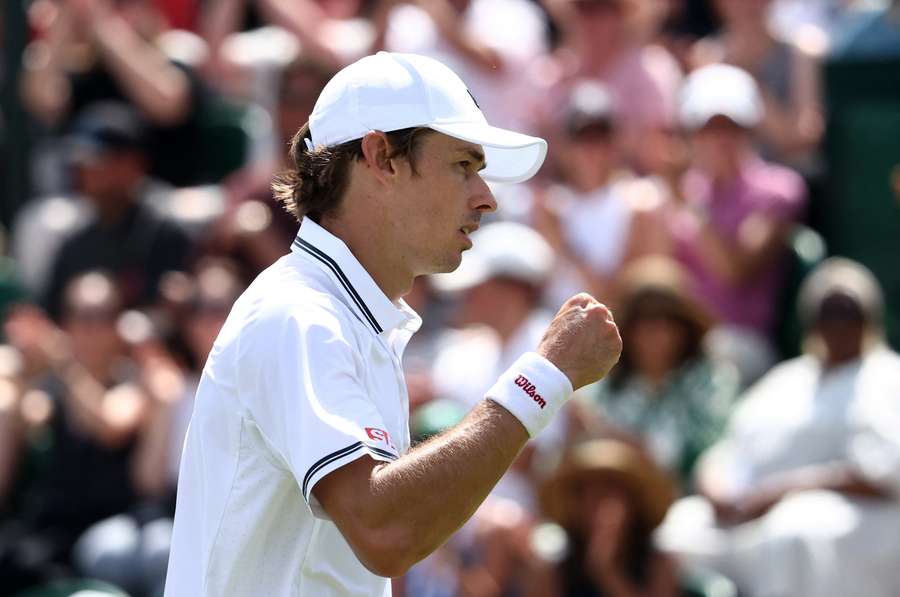 De Minaur reacts during the first-round encounter