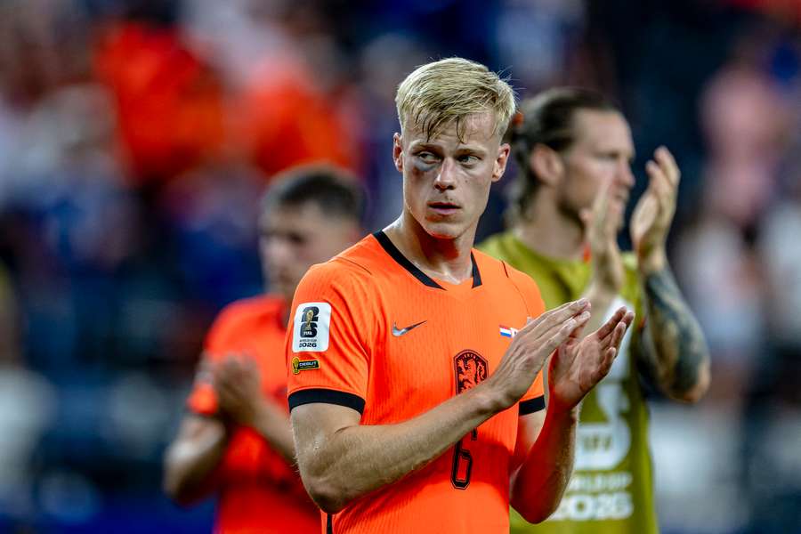 Jan Paul van Hecke applauds the fans after the Netherlands' draw against Japan Jan Paul van Hecke applauds the fans after the Netherlands' draw against Japan