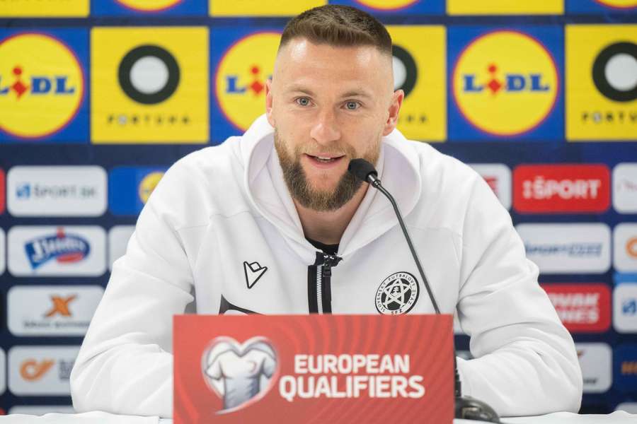 Milan Škriniar na tlačovej konferencii.