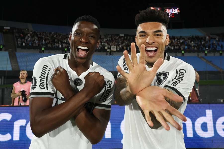 Luiz Henrique e Igor Jesus celebram vaga do Botafogo na final da Libertadores