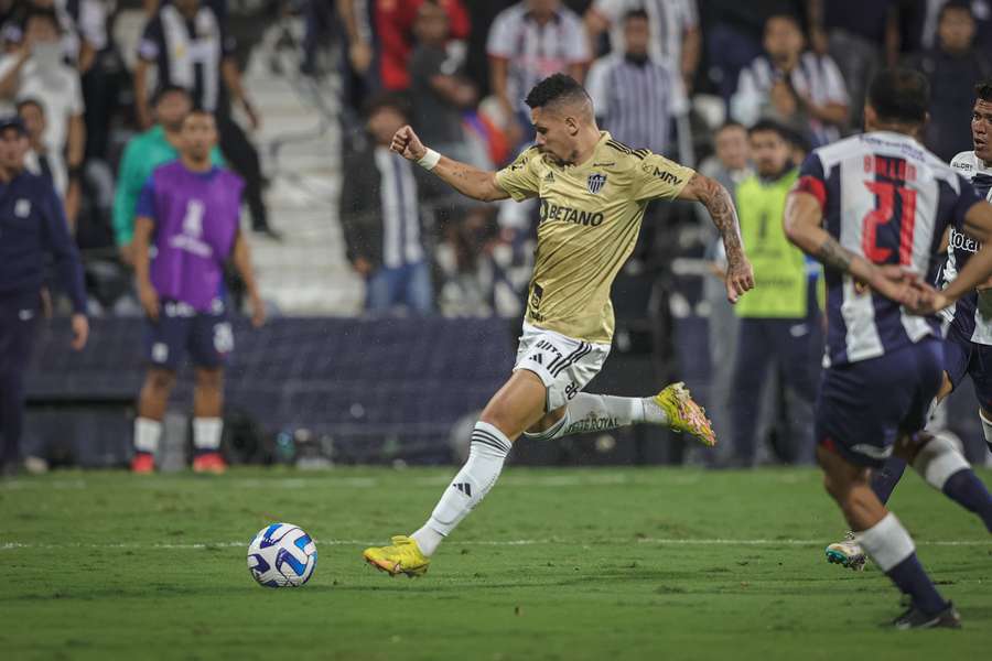 Paulinho chegou a sua 11ª participação em gol na Libertadores