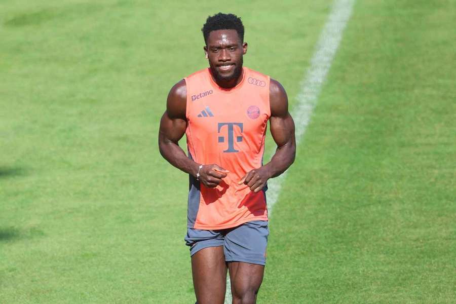 Davies podría reincorporarse pronto a la plantilla del Bayern Davies podría reincorporarse pronto a la plantilla del Bayern