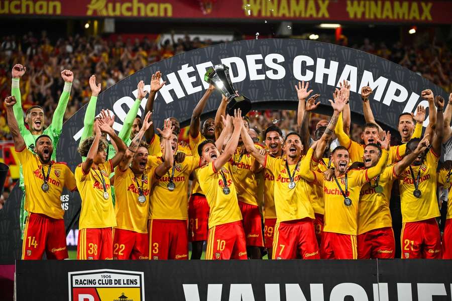 Il Lens festeggia la sorprendente vittoria in coppa Il Lens festeggia la sorprendente vittoria in coppa