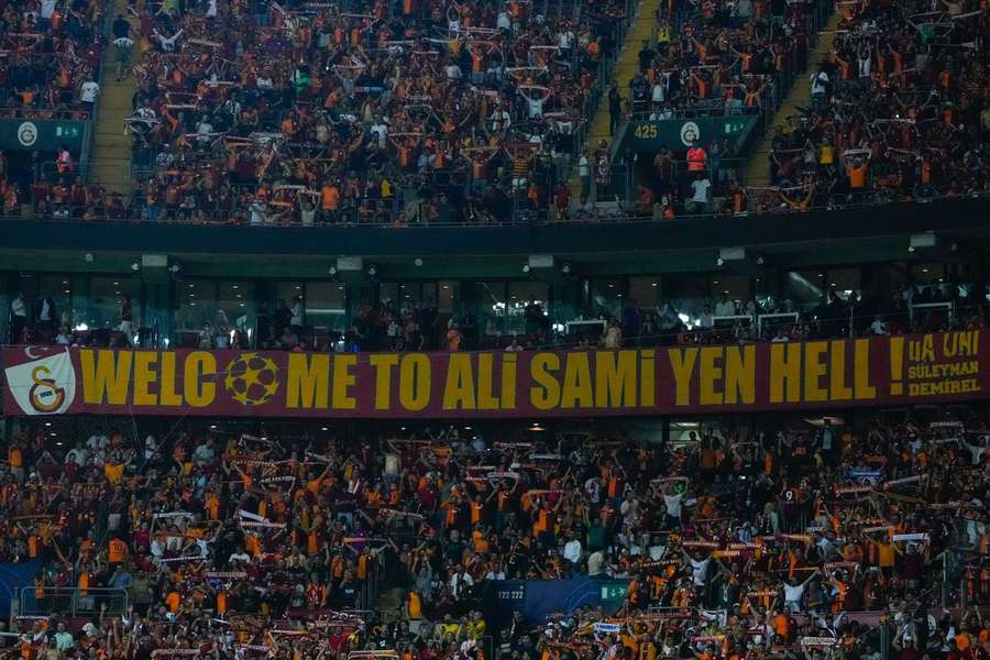 Confrontos entre adeptos do Galatasaray e Bayern Munique