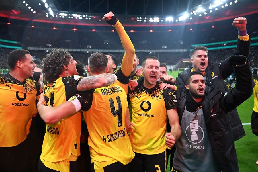 Borussia Dortmund feiert den Einzug ins Achtelfinale des DFB Pokals. Borussia Dortmund feiert den Einzug ins Achtelfinale des DFB Pokals.