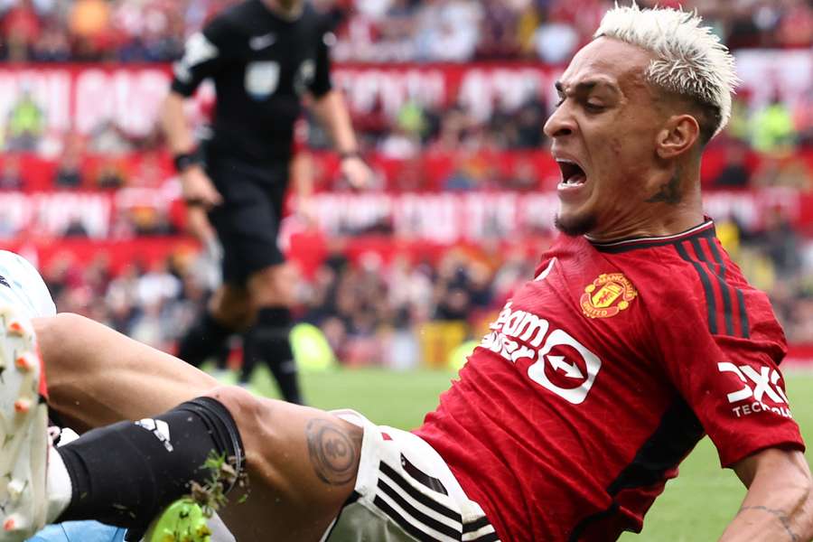 Antony i aktion mod Nottingham Forest
