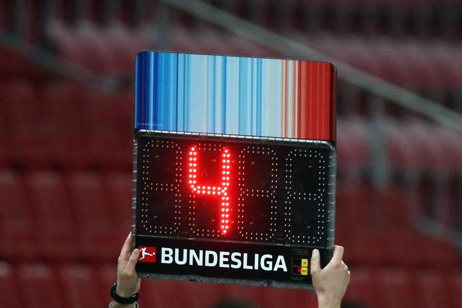 Auch die Nachspielzeit wird in der Bundesliga sekundengenau auf der Videoleinwand angezeigt. Auch die Nachspielzeit wird in der Bundesliga sekundengenau auf der Videoleinwand angezeigt.