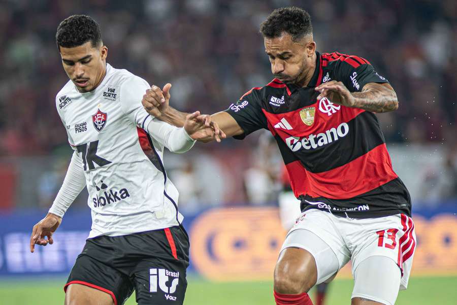 Flamengo venceu Vitória por 2 a 1 no jogo de ida, no Maracanã