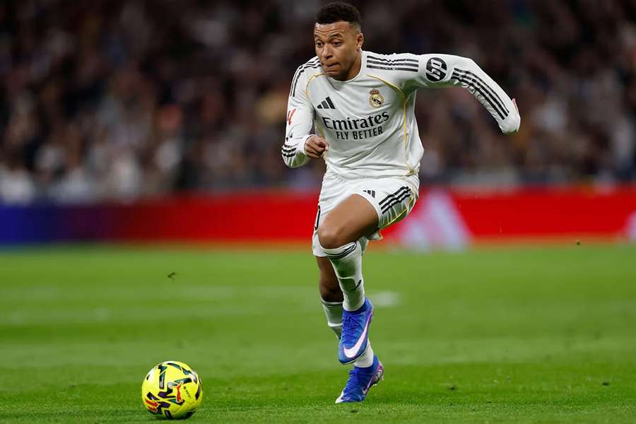 Mbappé no podrá jugar la Supercopa por lesión