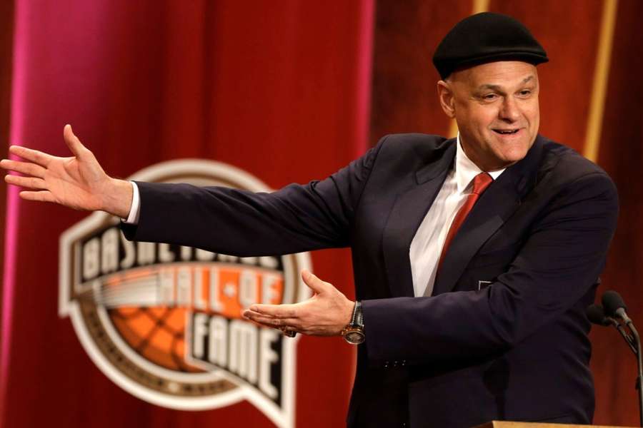 Oscar Schmidt foi homenageado no Hall da Fama do Basquete nos EUA