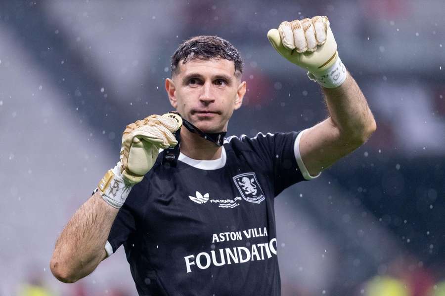 Dibu Martínez fechou contrato de dois anos com os Blues Dibu Martínez fechou contrato de dois anos com os Blues