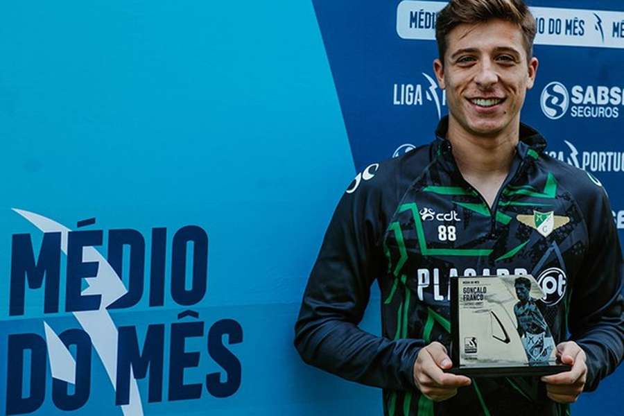 Gonçalo Franco recebeu troféu no Estádio Joaquim de Almeida Freitas