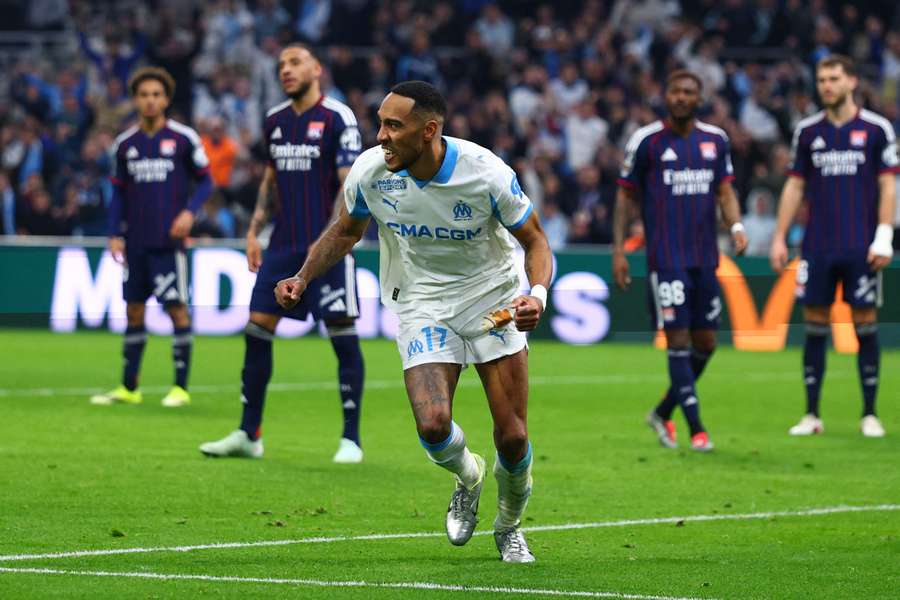Pierre-Emerick Aubameyang, del Olympique de Marsella, celebra su segundo gol ante el Lyon Pierre-Emerick Aubameyang, del Olympique de Marsella, celebra su segundo gol ante el Lyon