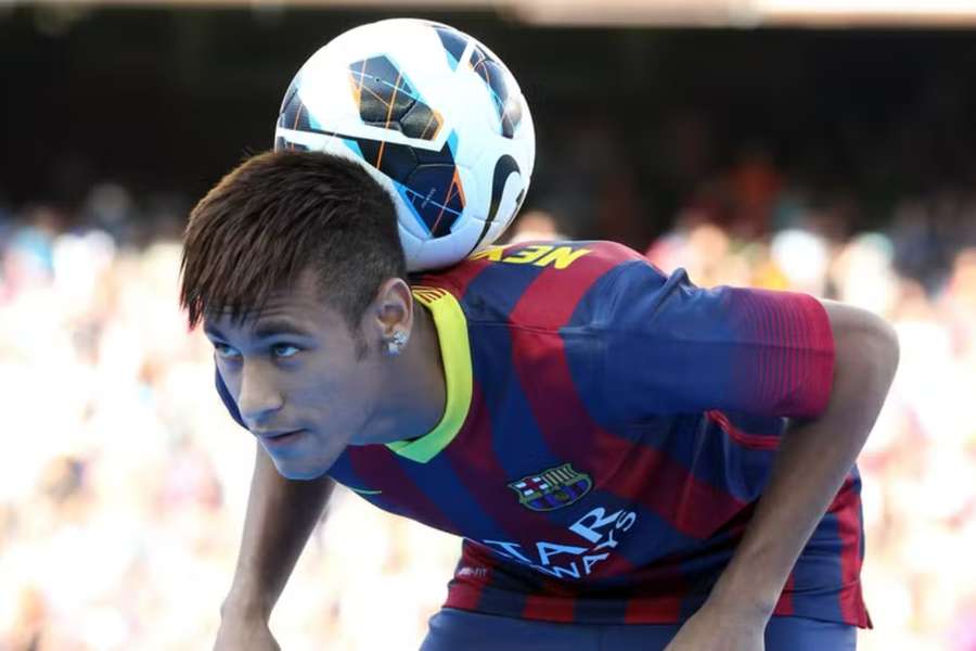 Neymar pri svojej prezentácii hráča Barcelony v roku 2013.