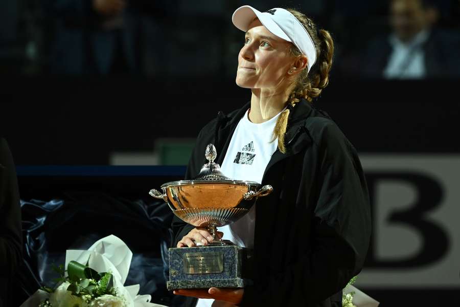 WTA Elena Rybakina remporte le titre à Rome après l'abandon d