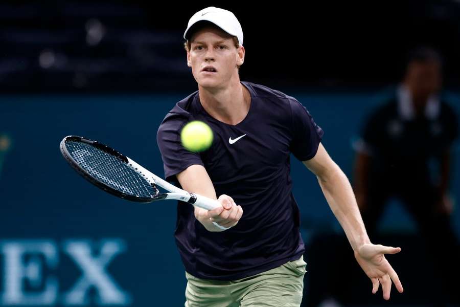 Italianul Jannick Sinner a cedat în primul tur ATP de la Paris în fața elvețianului Marc Andrea Huesler