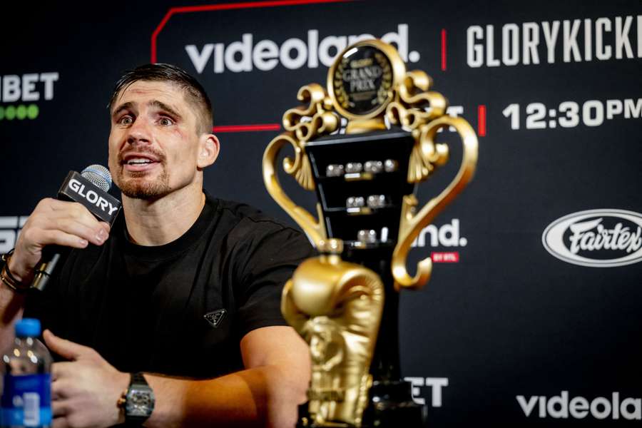 Rico Verhoeven staat de pers te woord na afloop van het gewonnen toernooi in Gelredome