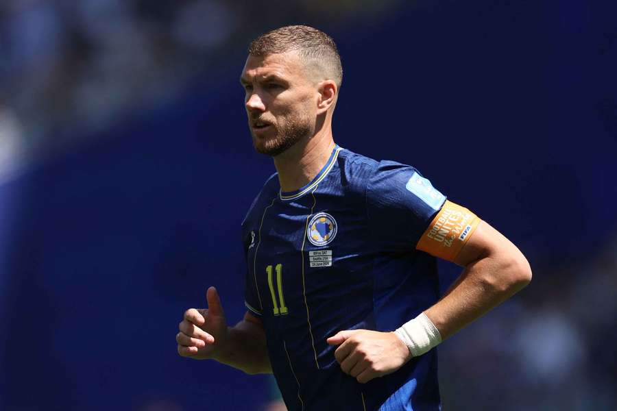 Džeko oznámil koniec reprezentačnej kariéry. Džeko oznámil koniec reprezentačnej kariéry.