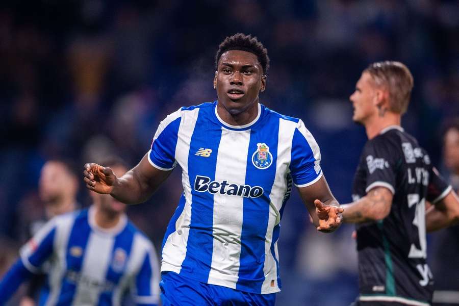 Samu marcou de penálti no triunfo do FC Porto diante do Estrela da Amadora Samu marcou de penálti no triunfo do FC Porto diante do Estrela da Amadora
