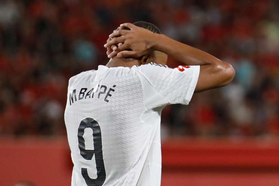 Mbappé está a pressionar ainda mais o PSG, levando o assunto à LFP e à UEFA