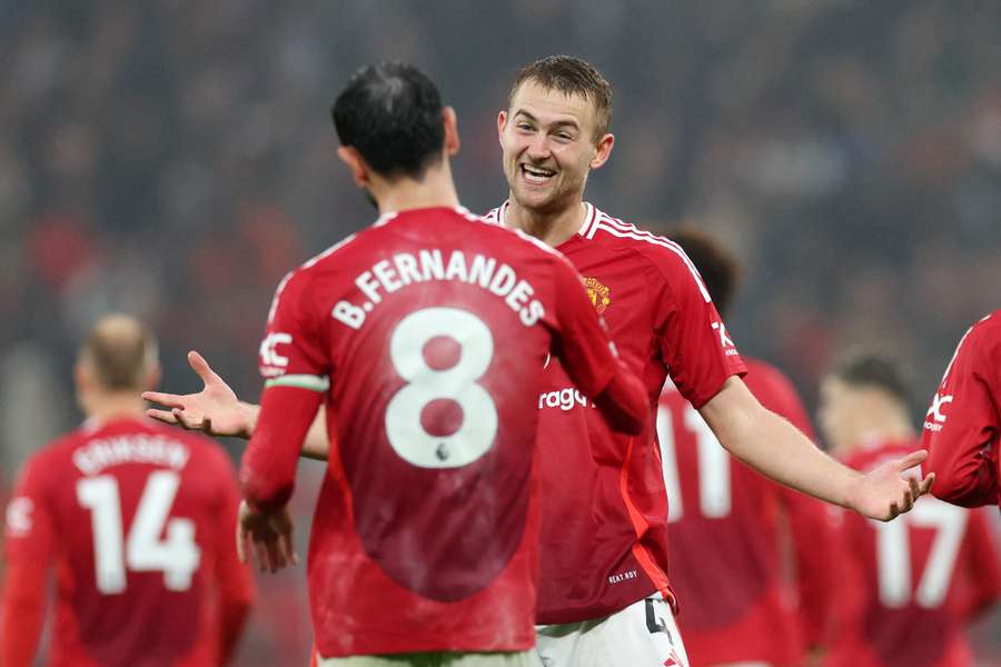 Matthijs de Ligt of Manchester United celebrates with Bruno Fernandes 