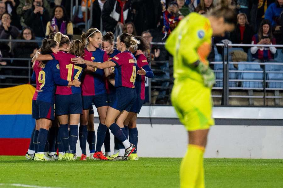 Las jugadoras del Barcelona celebran un gol en el Di Stéfano