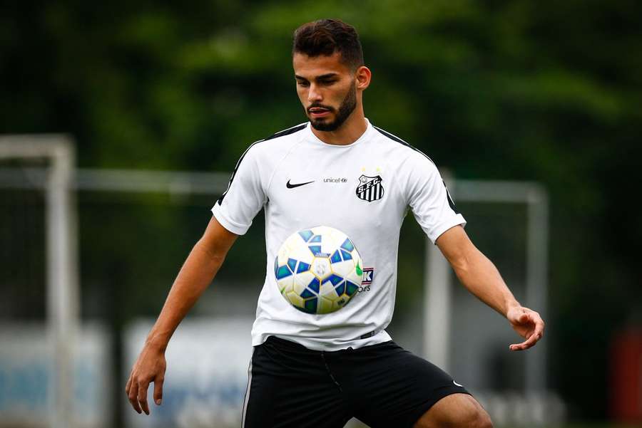 Thiago Maia foi revelado pelo Santos Thiago Maia foi revelado pelo Santos