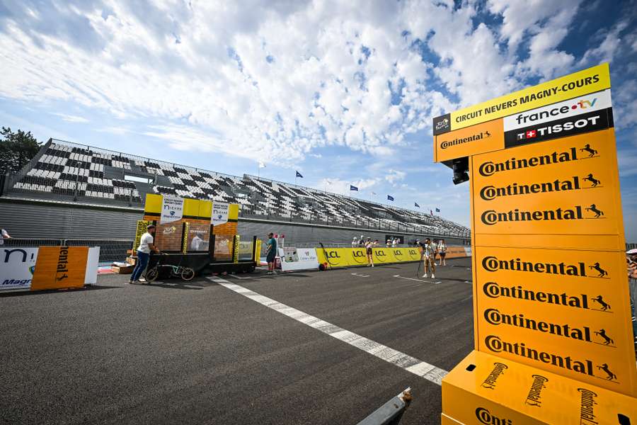 Le Tour sur le circuit Magny-Cours ce jeudi. Le Tour sur le circuit Magny-Cours ce jeudi.