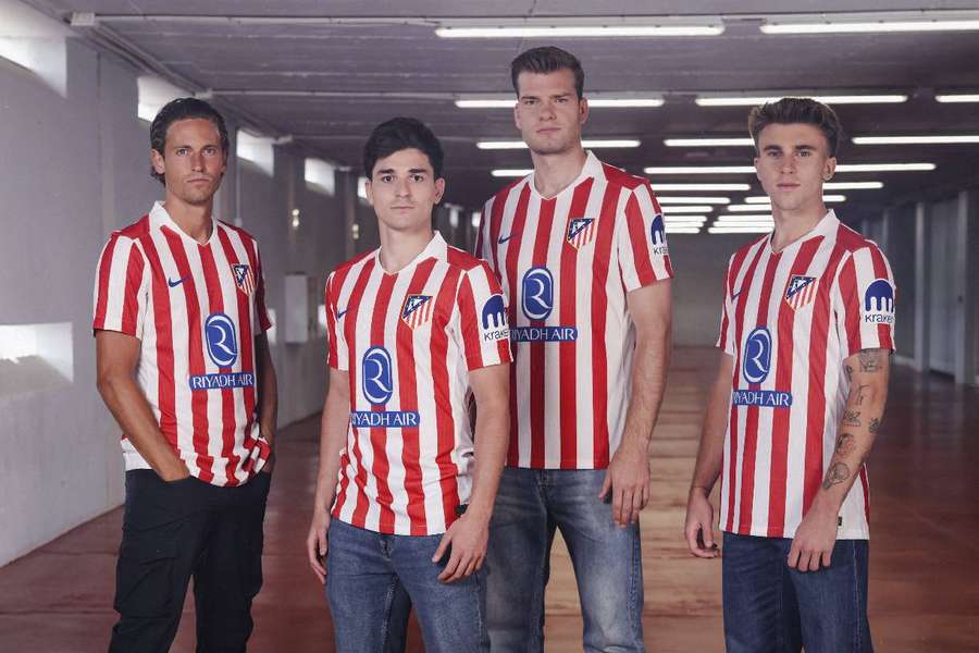 Llorente, Julián, Sorloth y Barrios en la presentación de la camiseta
