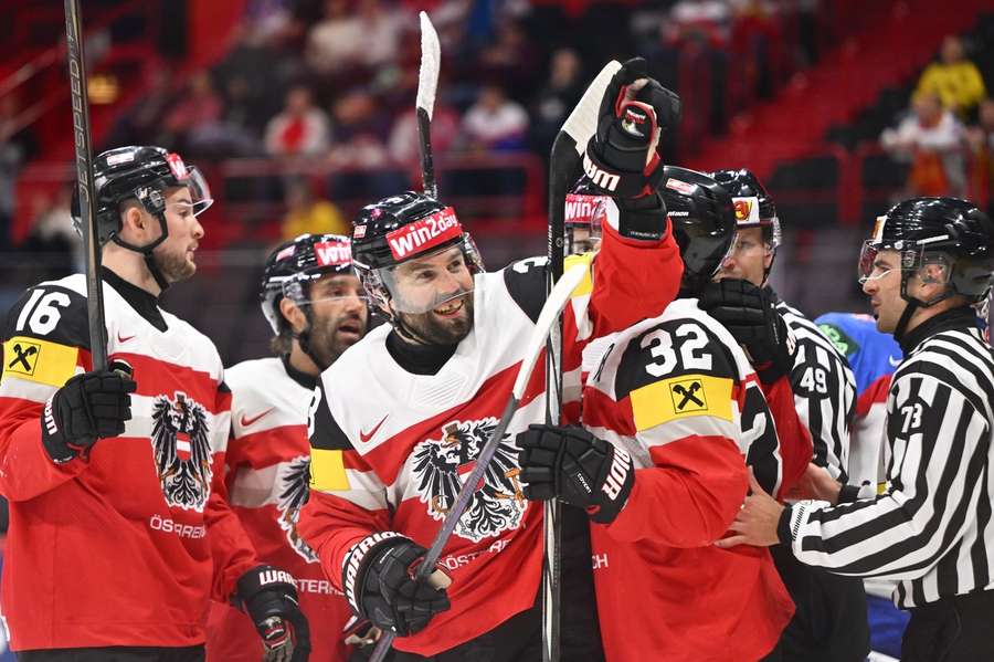 Peter Schneider feiert Führungstreffer bei der IIHF Eishockey-Weltmeisterschaft 2025.