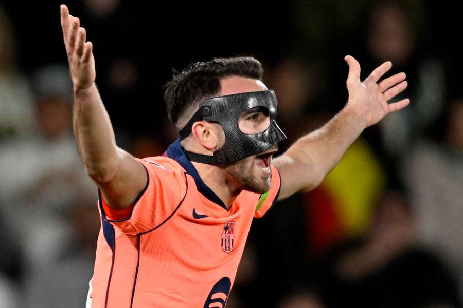 Eric García se queja de una acción