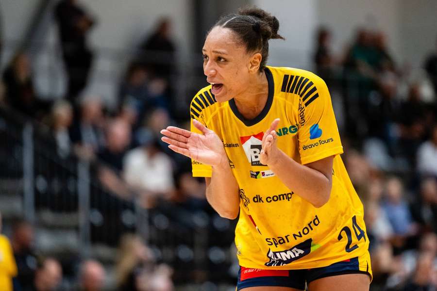 Beatrice Edwige in action for Ikast in a game against Copenhagen Handball