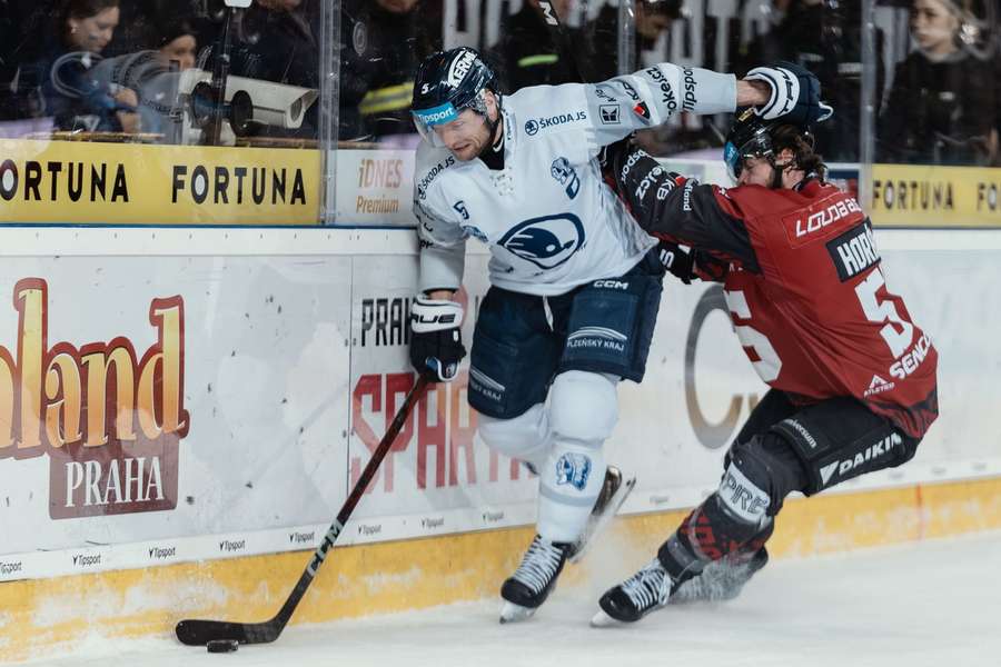 Plzeňský kapitán Jakub Jeřábek v zápase se Spartou.