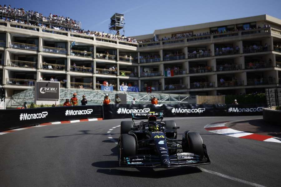 Lewis Hamilton, da Mercedes, durante a qualificação no Mónaco